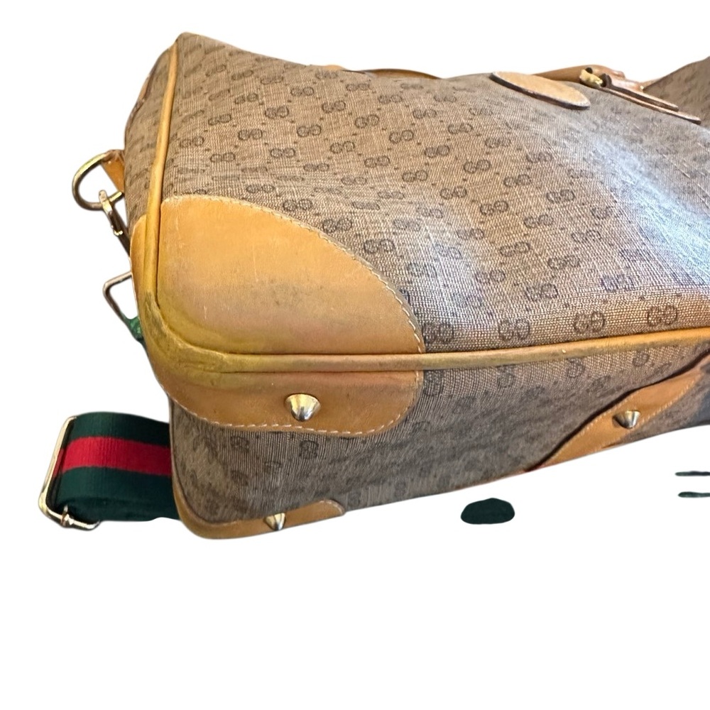 Gucci Beige Interior with Gold Accent - Picture 15 of 15